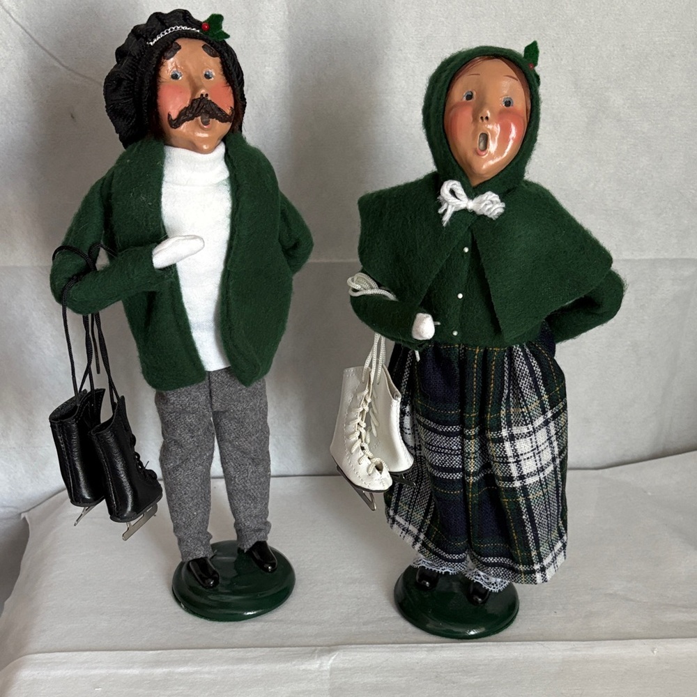 Vintage 1995  Byers Choice Skating Caroler